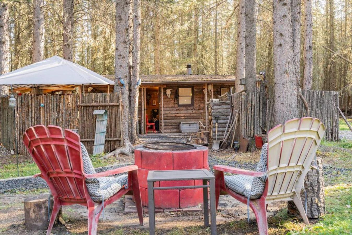 Rustic Cozy Cabin With Hot Tub Bragg Creek Bagian luar foto